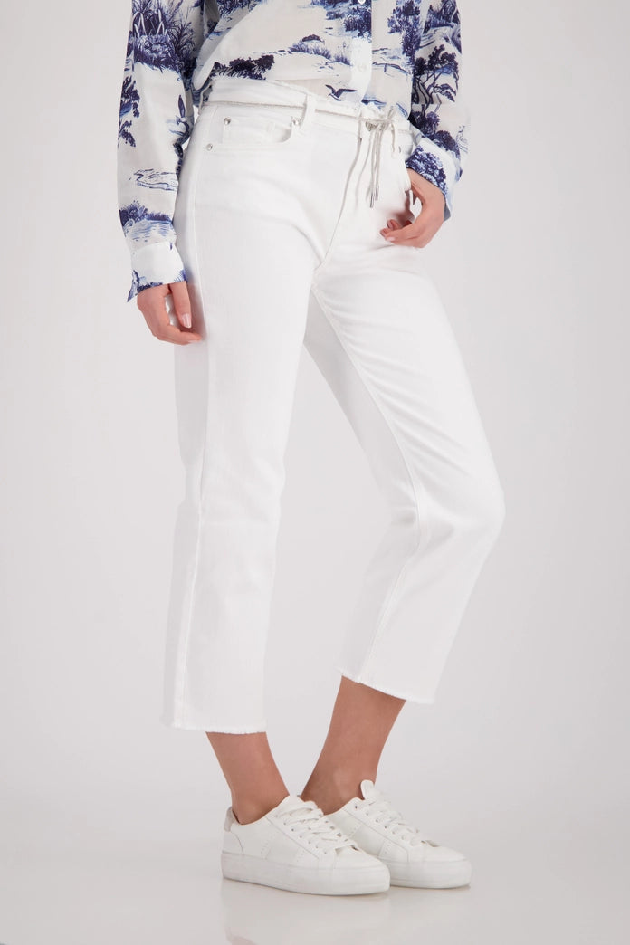 Straight-leg jeans with frayed details