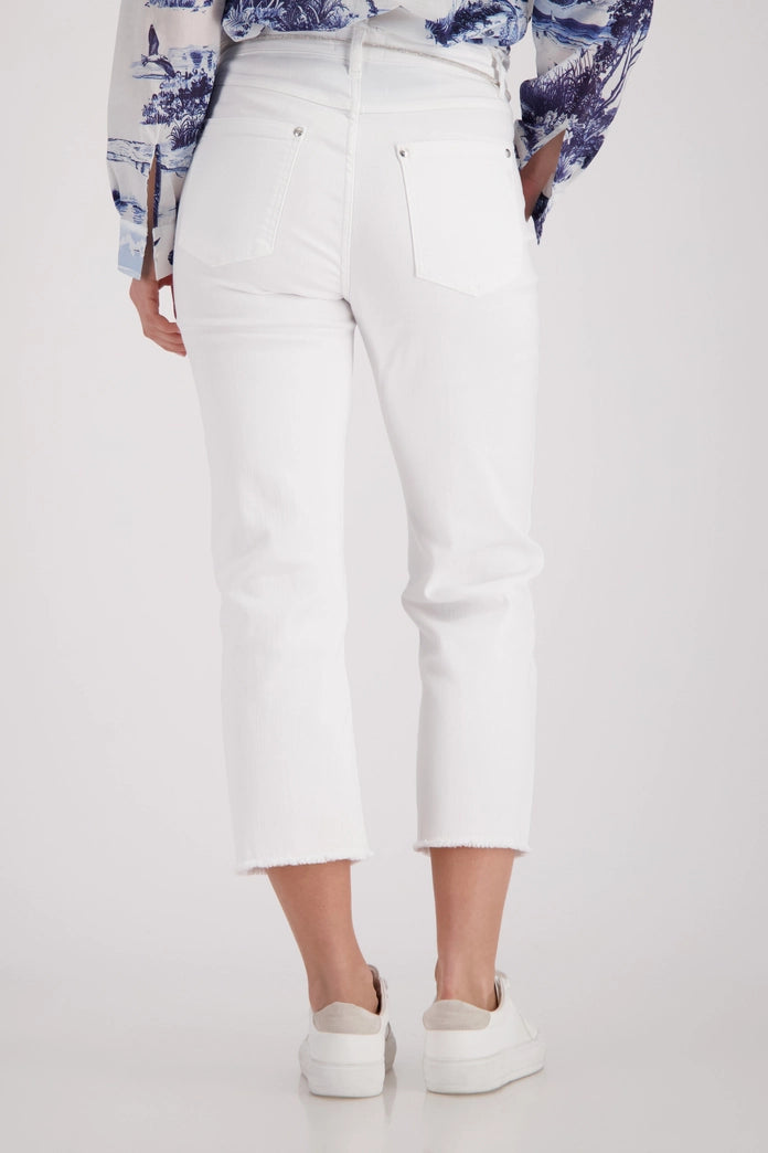 Straight-leg jeans with frayed details