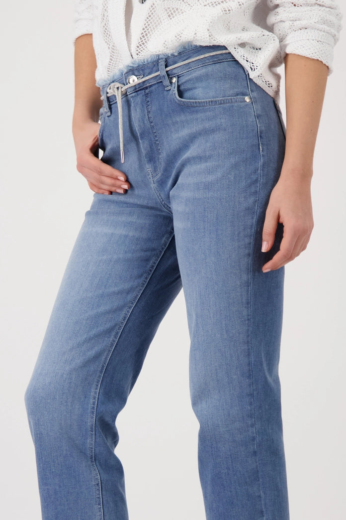 Straight-leg jeans with frayed details