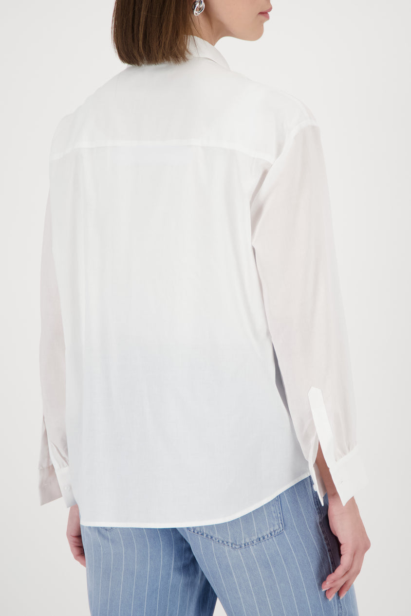 Blouse with flower embroidery